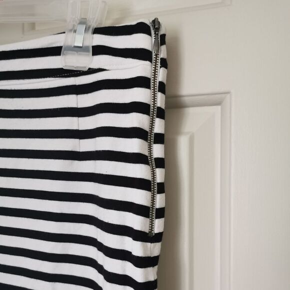 Banana Republic pencil skirt - Picture 3 of 5